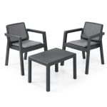 Emily set sa jastucima