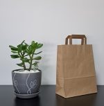 R6468 - Kesa sa unutrašnjom ručkom, reciklirani papir (22 + 10 × 28 cm)