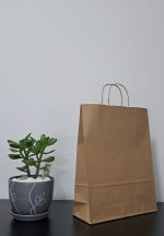 R6482 - Kesa sa upredenom ručkom, braon (32 + 12 × 41 cm)